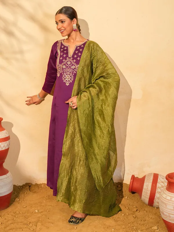 Purple_Silk_Blend_Straight_Embroidered_Kurta_Set_For_Women