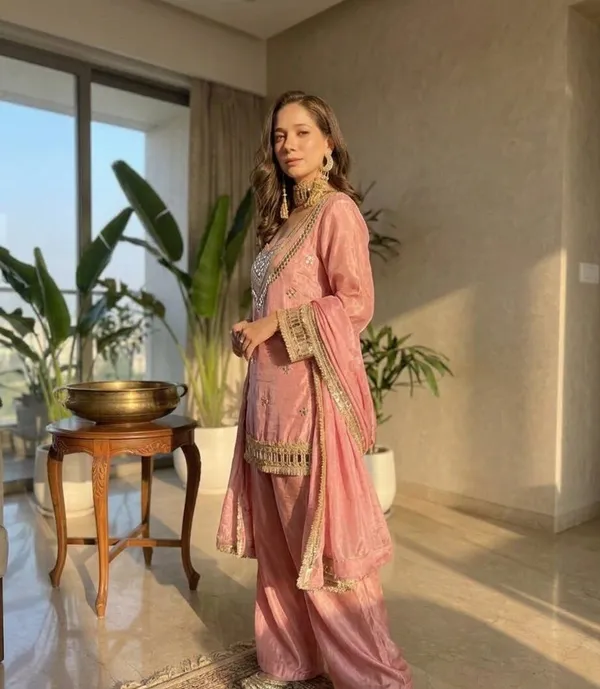 Pink_Silk_Blend_Mirror_Work_Embroidered_Kurta_Set_For_Women