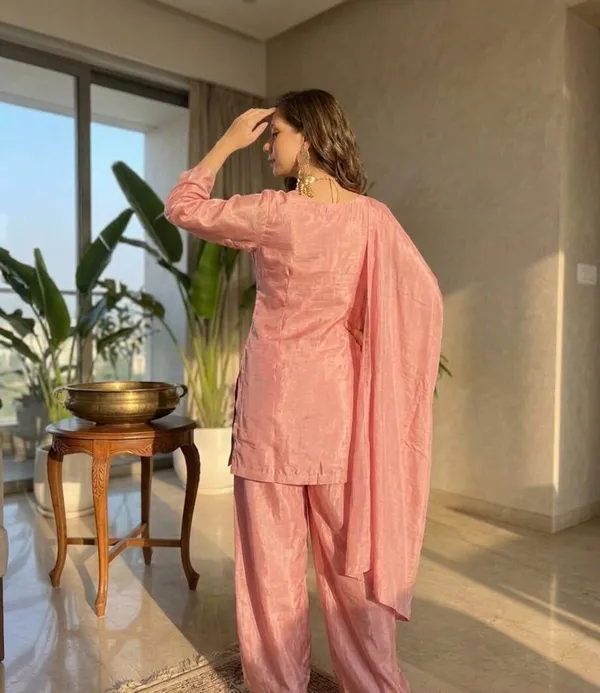 Pink_Silk_Blend_Mirror_Work_Embroidered_Kurta_Set_For_Women