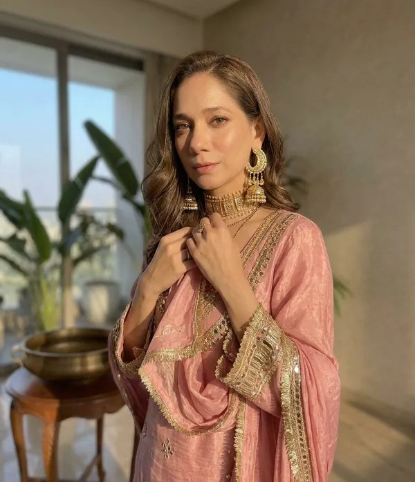 Pink_Silk_Blend_Mirror_Work_Embroidered_Kurta_Set_For_Women