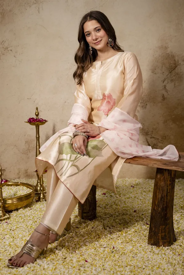 Pink_Silk_Blend_Floral_Print_Kurta_Set_For_Women