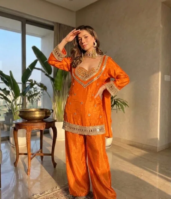 Orange_Silk_Blend_Mirror_Work_Embroidered_Kurta_Set_For_Women