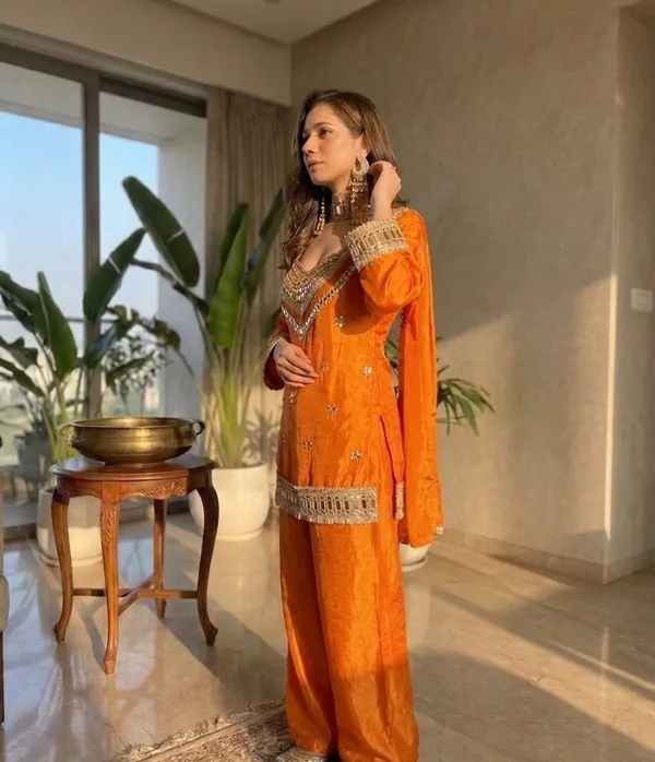 Orange_Silk_Blend_Mirror_Work_Embroidered_Kurta_Set_For_Women