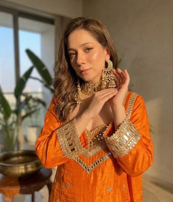 Orange_Silk_Blend_Mirror_Work_Embroidered_Kurta_Set_For_Women
