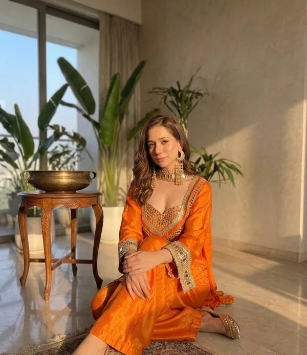 Orange_Silk_Blend_Mirror_Work_Embroidered_Kurta_Set_For_Women