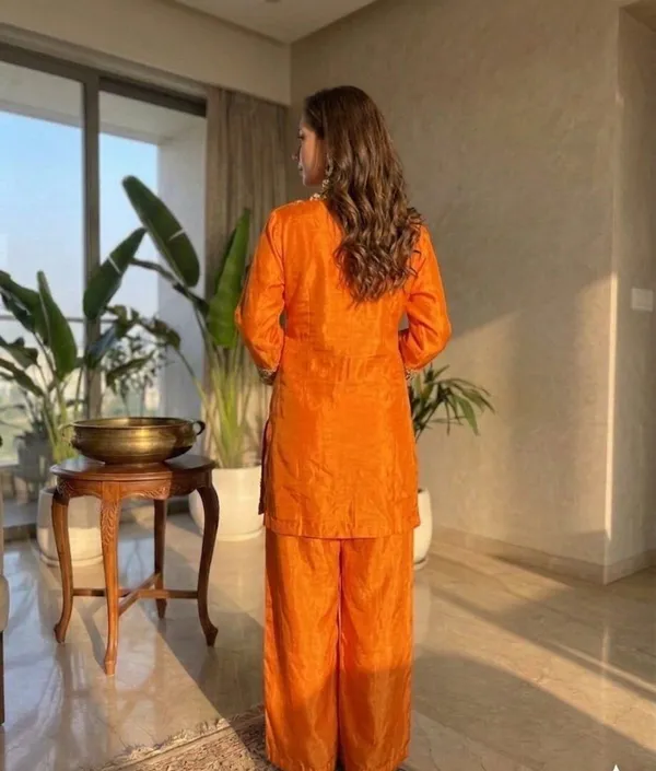 Orange_Silk_Blend_Mirror_Work_Embroidered_Kurta_Set_For_Women