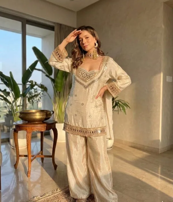 Cream_Silk_Blend_Embroidered_Kurta_Set_For_Women