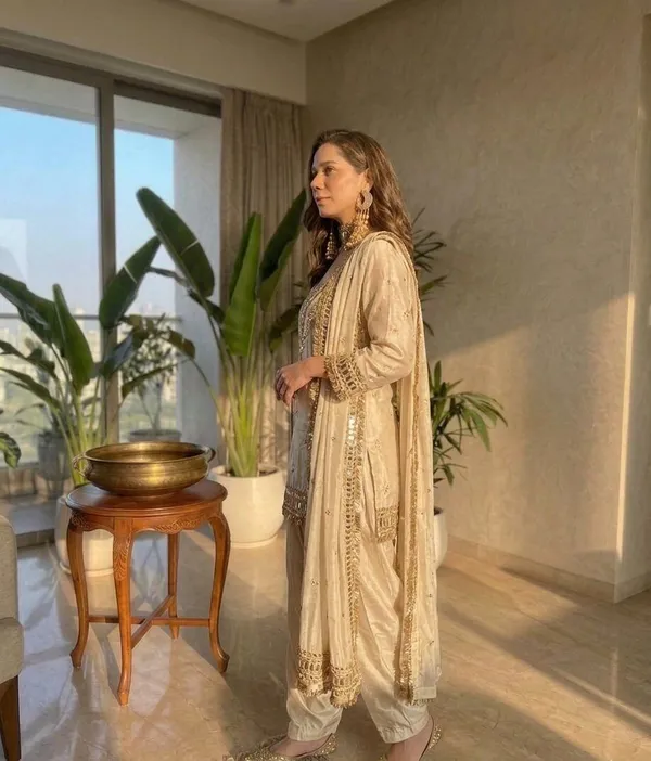 Cream_Silk_Blend_Embroidered_Kurta_Set_For_Women