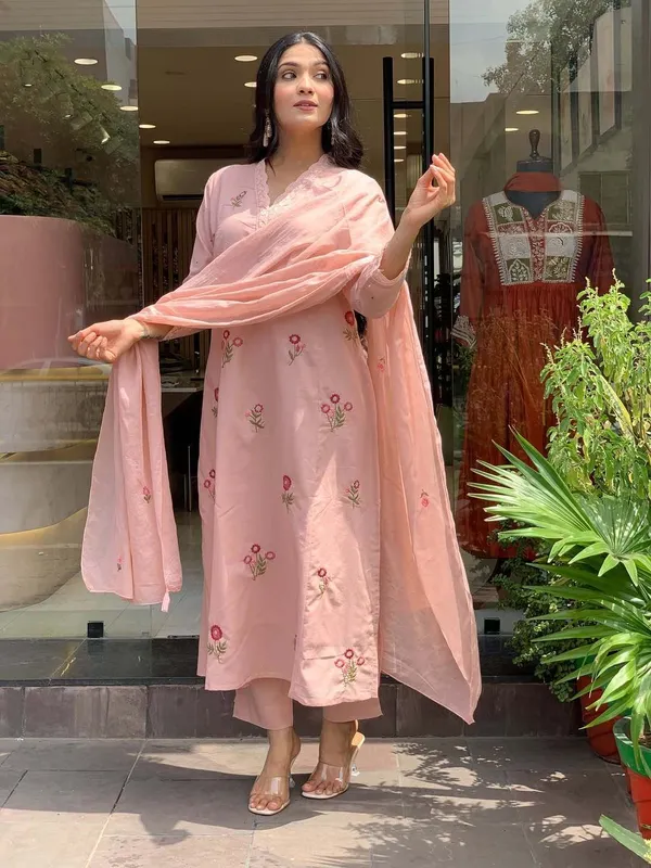 Pink_Chanderi_Floral_Embroidered_Kurta_Set_For_Women