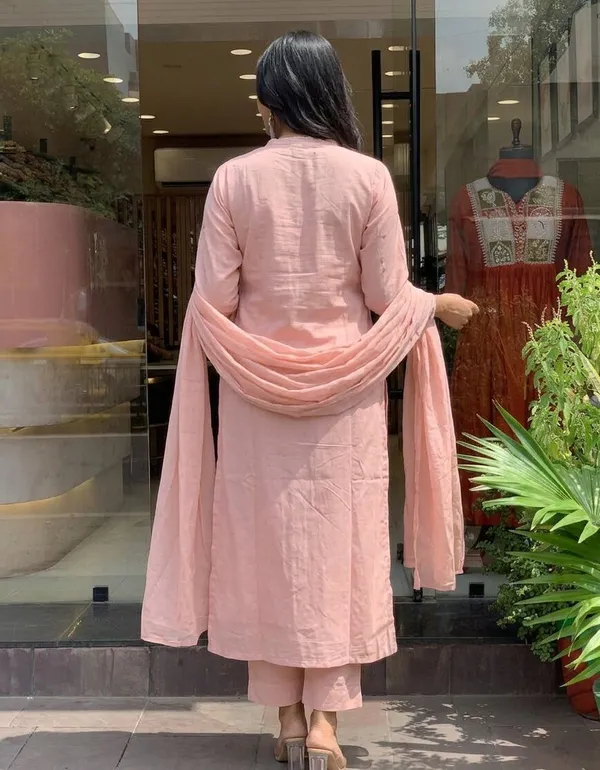 Pink_Chanderi_Floral_Embroidered_Kurta_Set_For_Women