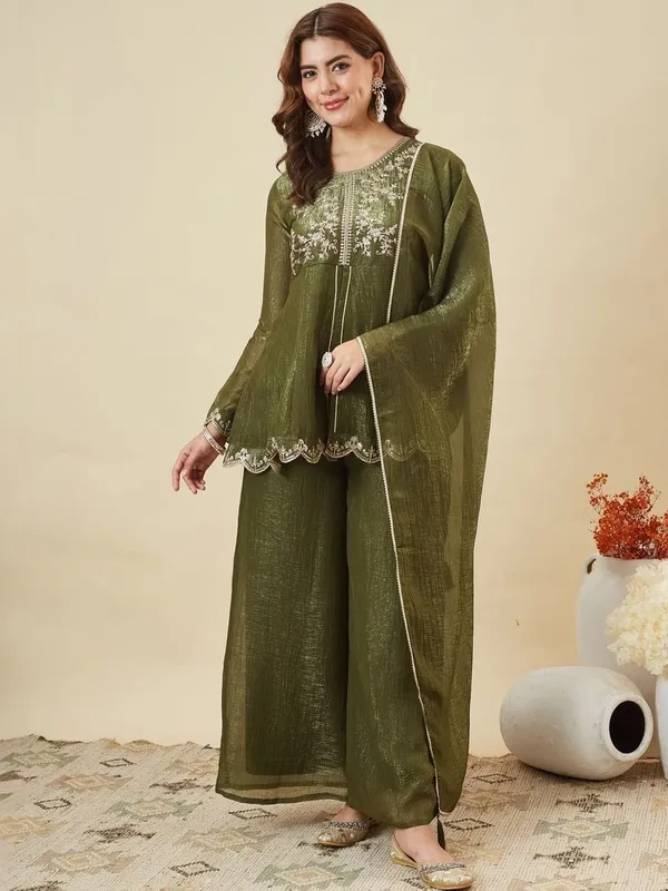 Green_Silk_Blend_Embroidered_Straight_Kurta_Set_For_Women