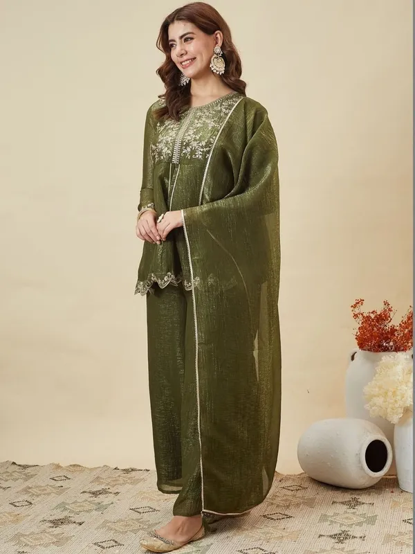 Green_Silk_Blend_Embroidered_Straight_Kurta_Set_For_Women