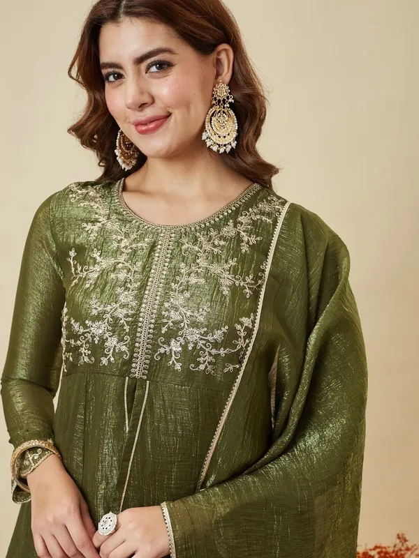 Green_Silk_Blend_Embroidered_Straight_Kurta_Set_For_Women