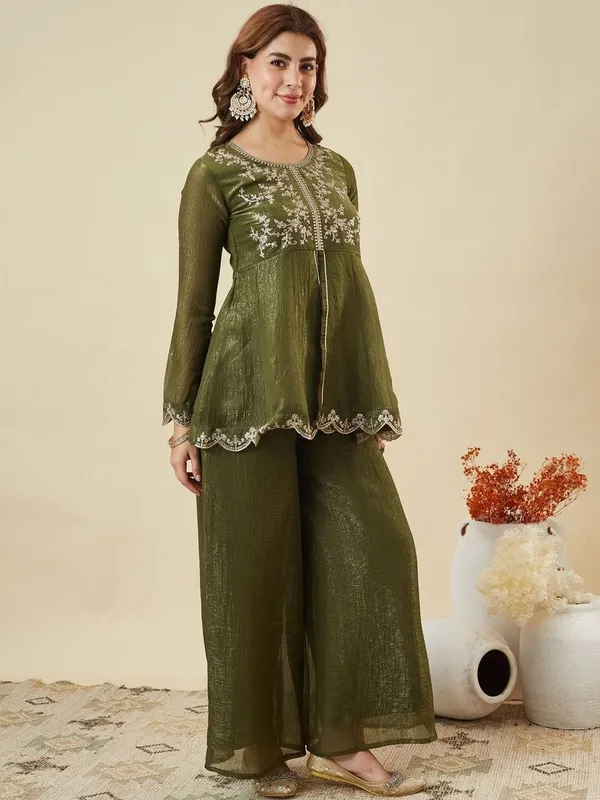 Green_Silk_Blend_Embroidered_Straight_Kurta_Set_For_Women