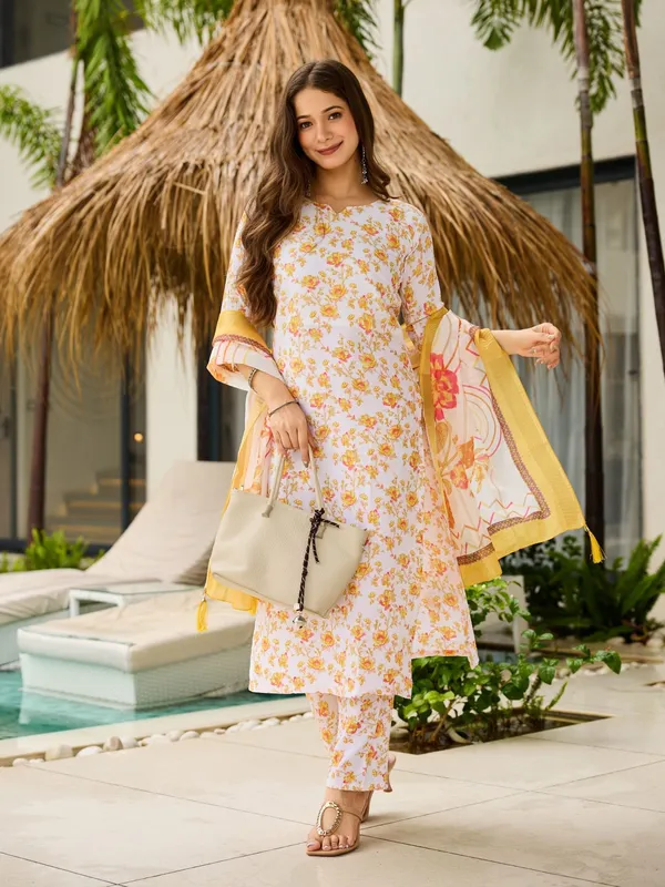 Yellow_Silk_Blend_Floral_Printed_Kurta_Set_For_Women