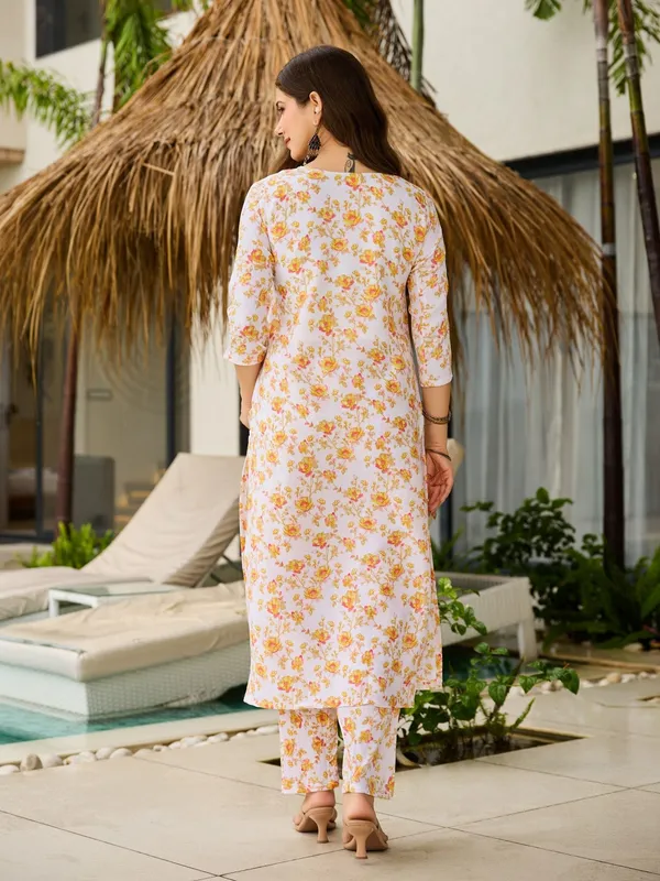 Yellow_Silk_Blend_Floral_Printed_Kurta_Set_For_Women