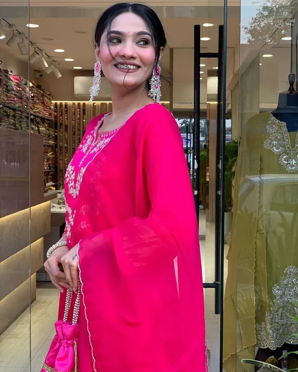 Pink_Viscose_Rayon_Straight_Embroidered_Kurta_Set_For_Women