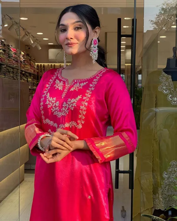 Pink_Viscose_Rayon_Straight_Embroidered_Kurta_Set_For_Women
