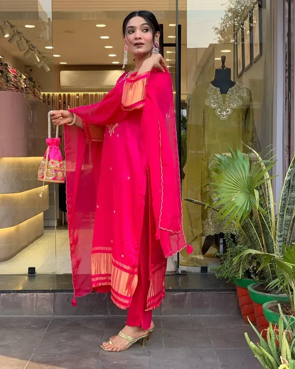 Pink_Viscose_Rayon_Straight_Embroidered_Kurta_Set_For_Women