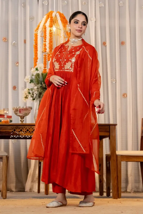 Red_Chanderi_Silk_Floral_Embroidered_Kurta_Set_For_Women