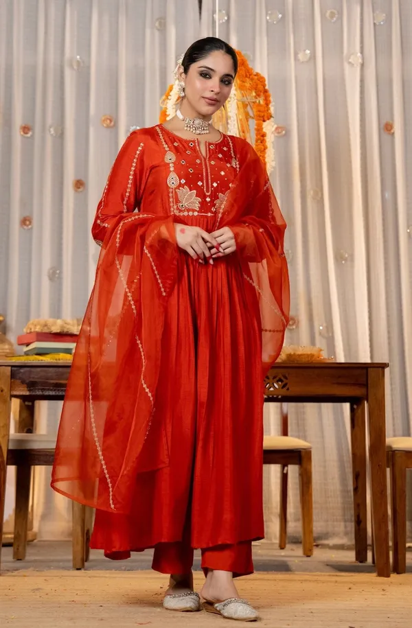 Red_Chanderi_Silk_Floral_Embroidered_Kurta_Set_For_Women