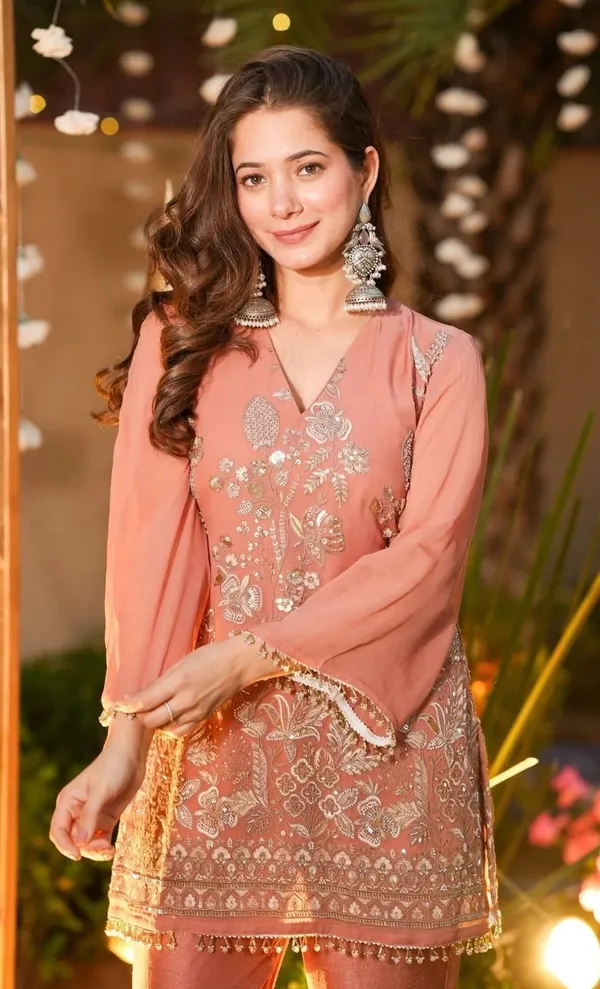 Peach_Silk_Blend_Straight_Sequinned_Kurta_Pant_Set_For_Women