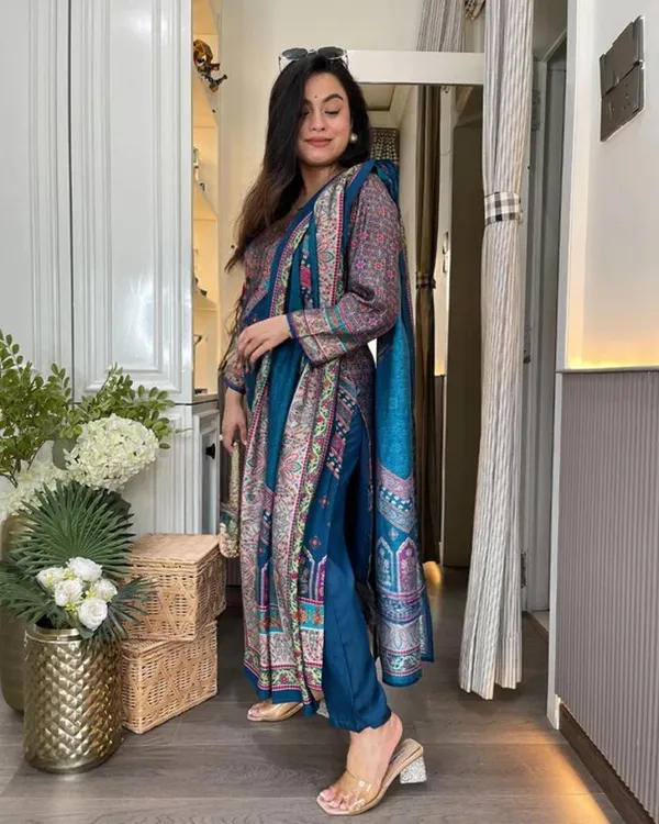 Dark_Blue_Viscose_Rayon_Kurta_Set_For_Women