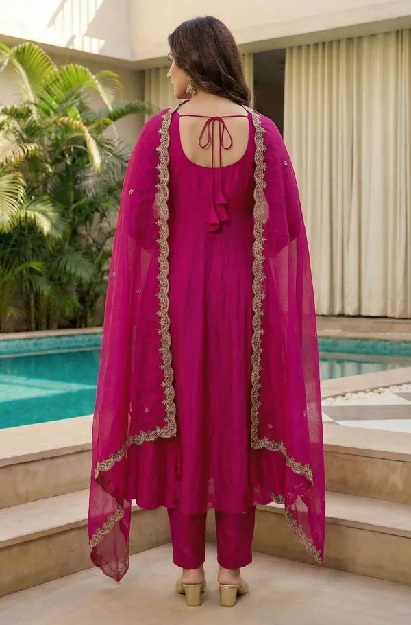 Pink_Silk_Blend_Zari_Floral_Embroidered_Kurta_Set_For_Women