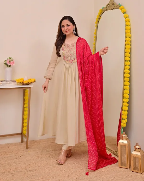Cream_Chiffon_Flared_Thread_Embroidered_Anarkali_Kurta_Set_For_Women