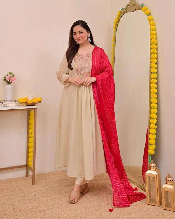 Cream_Chiffon_Flared_Thread_Embroidered_Anarkali_Kurta_Set_For_Women
