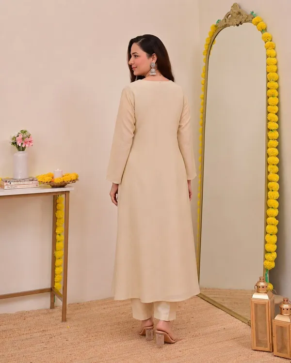 Cream_Chiffon_Flared_Thread_Embroidered_Anarkali_Kurta_Set_For_Women