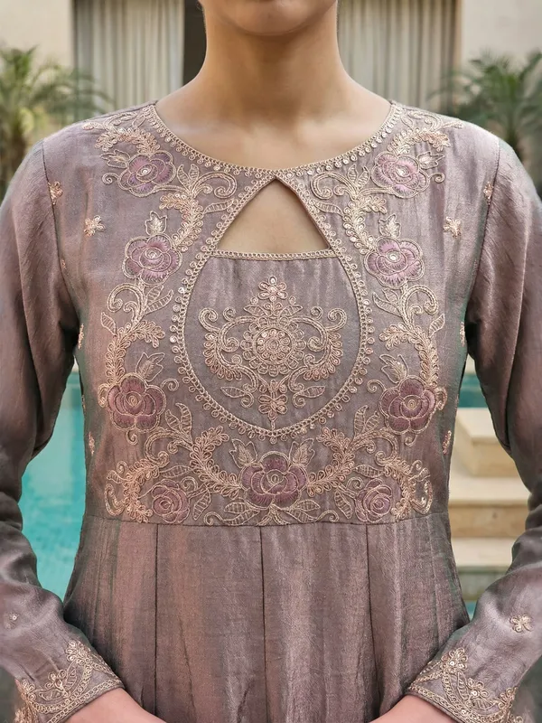 Purple_Silk_Blend_Straight_Zari_Floral_Embroidered_Kurta_Pant_Set_For_Women