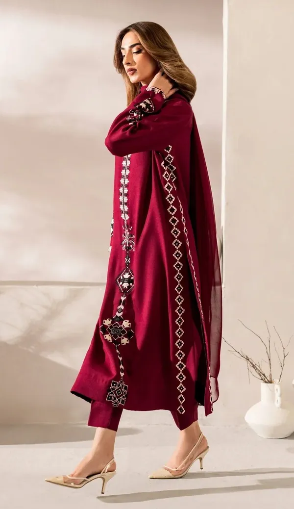 Maroon_Chanderi_Straight_Geometric_Thread_Embroidered_Kurta_Pant_Set_For_Women