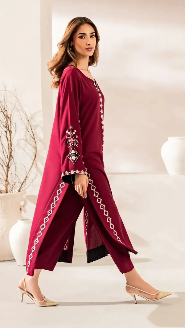 Maroon_Chanderi_Straight_Geometric_Thread_Embroidered_Kurta_Pant_Set_For_Women