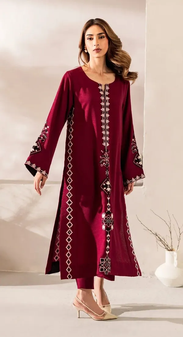Maroon_Chanderi_Straight_Geometric_Thread_Embroidered_Kurta_Pant_Set_For_Women