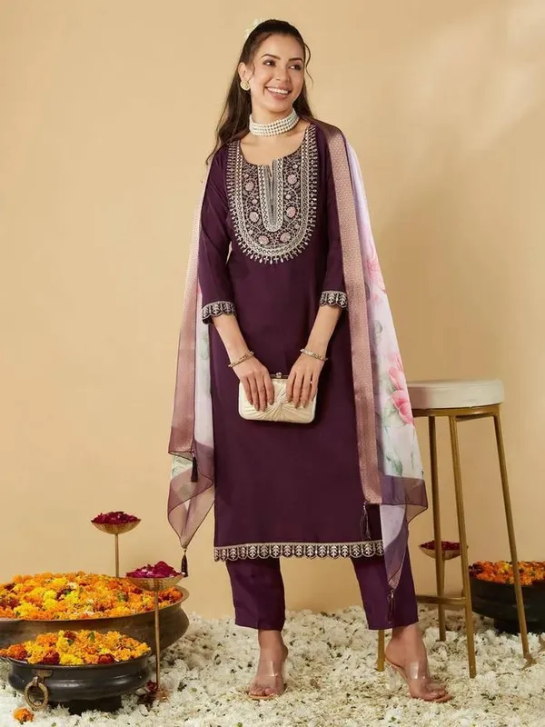 Purple_Chanderi_Silk_Straight_Gotta_Patti_Kurta_Pant_Dupatta_Set_For_Women