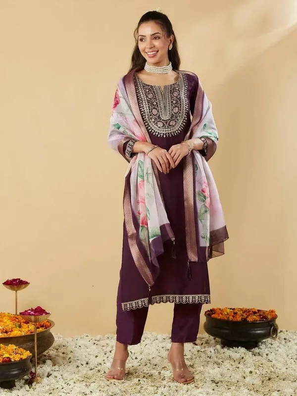 Purple_Chanderi_Silk_Straight_Gotta_Patti_Kurta_Pant_Dupatta_Set_For_Women