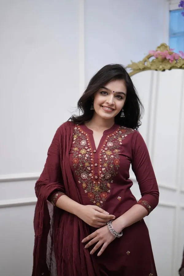 Maroon_Viscose_Rayon_Straight_Floral_Embroidered_Kurta_Palazzo_Set_For_Women