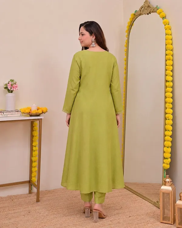 Green_Chiffon_Anarkali_Thread_Embroidered_Kurta_Set_For_Women