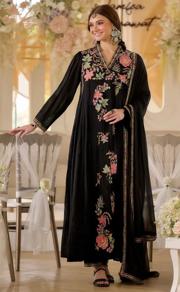 Black_Georgette_Anarkali_Thread_Work_Kurta_Set_For_Women