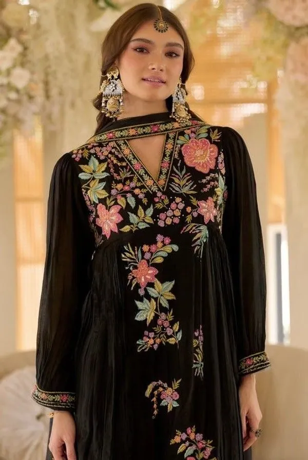Black_Georgette_Anarkali_Thread_Work_Kurta_Set_For_Women