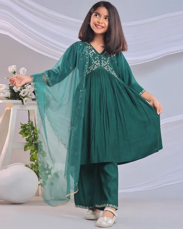 Green_Rayon_Embroidered_Kurta_Pyjama_Dupatta_Set_For_Girls