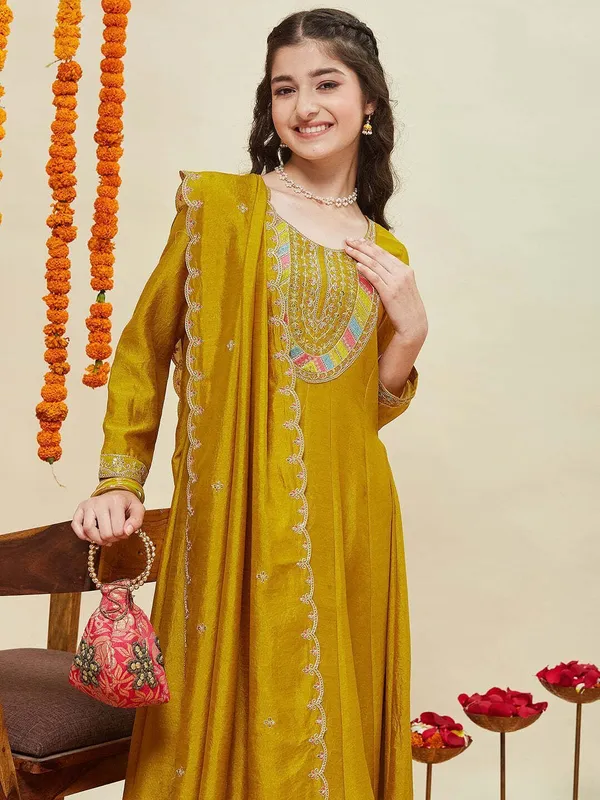 Yellow_Vichitra_Silk_Embroidered_Festive_Kurta_Pyjama_Dupatta_Set_For_Girls