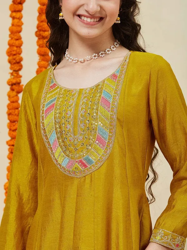 Yellow_Vichitra_Silk_Embroidered_Festive_Kurta_Pyjama_Dupatta_Set_For_Girls