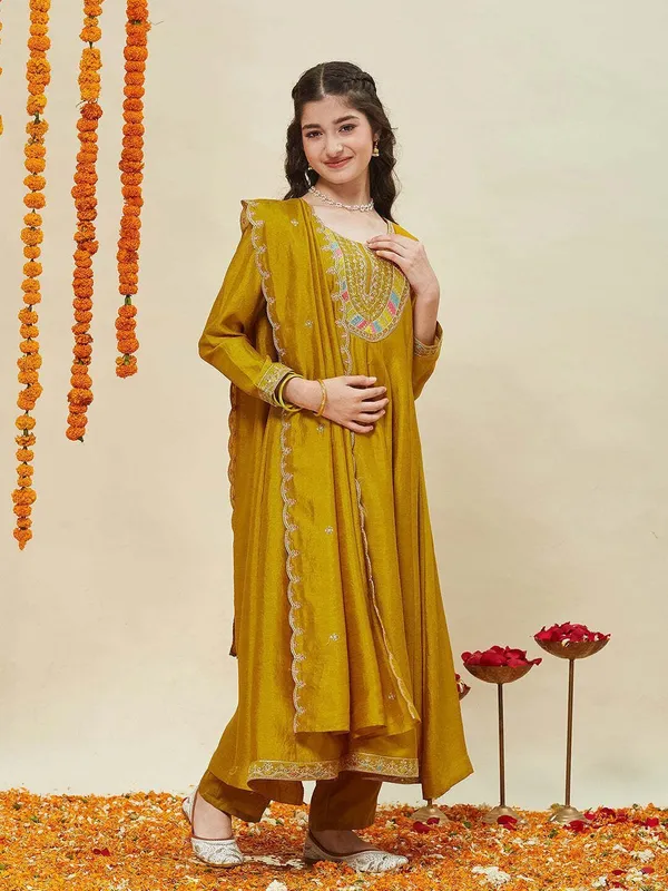 Yellow_Vichitra_Silk_Embroidered_Festive_Kurta_Pyjama_Dupatta_Set_For_Girls