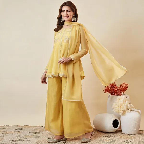 Yellow_Silk_Blend_Embroidered_Kurta_Set_For_Women