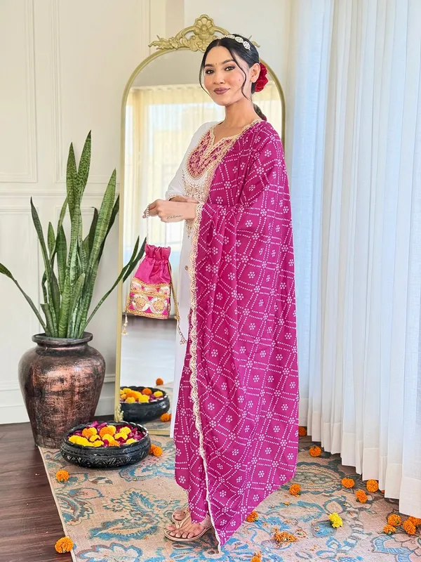 White_Cotton_Embroidered_Kurta_Set_For_Women