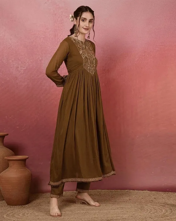 Dark_Green_Chanderi_Anarkali_Embroidered_Kurta_Set_For_Women