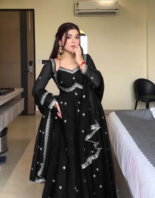 Black_Georgette_Anarkali_Embroidered_Kurta_Set_For_Women