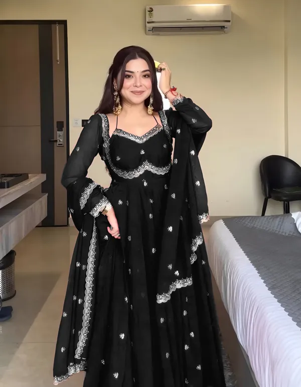 Black_Georgette_Anarkali_Embroidered_Kurta_Set_For_Women